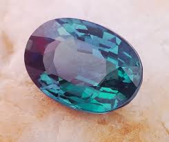 Beautiful Color Changing Alexandrite Gemstones Alexandrite One Of The Rarest Gems On Earth Stones And Crystals Gemstones Rare Gems