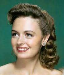 Donna Reed (1921-1986), beautiful and very talented actress. Oscar winner  for her performance in the movie "From Here to Eternity", star of the great  "The Donna Reed TV Show". Love her smile!