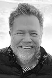 Julia Pew's Instagram, Twitter & Facebook