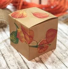 Geschenkschachteln Mit Servietten Technik Aufpeppen Eine Diy Anleitung Mehr Inspiration Zum Schoner Schenken Auf Mei Geschenke Diy Geschenkideen Geschenkbox