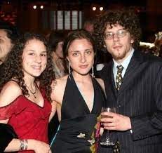It S An Eisenbaby Jesse Eisenberg Expecting First Child With Girlfriend Anna Strout American Ultra People Actors