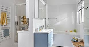 Une Salle De Bains Familiale De 8m2 Avec Un Espace Separe Pour Mieux S Organiser Une Vaste Douche Salle De Bains Familiale Salle De Bain Salle De Bain Enfant