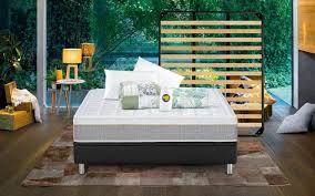 Il letto anna è dotato di un ampio e resistente contenitore, l'alzata è dotata di un innovativo sistema di apertura con pistoni a gas per non sforzare la schiena. Letto Anna Con Contenitore Matrimoniale Piazza E 1 2 Eminflex Materassi