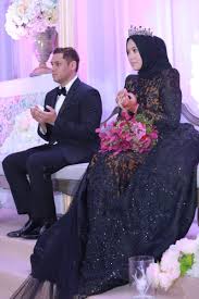 Sudahkah anda membuat pilihan tema pelamin untuk hari perkahwinan nanti? Pilih Baju Kahwin Ikut Warna Kegemaran Alih Alih Pasangan Nampak Kelabu Pula Atas Pelamin Sebab Warna Tak Sesuai Pesona Pengantin