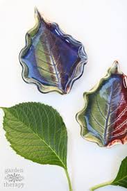 Stunning Clay Leaf Dishes That Are Easy To Diy Garden Therapy Diy Air Dry Clay Clay Crafts Air Dry Air Dry Clay Projects