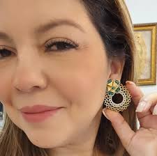 Fascinada con éste diseño 🥰🥰🥰🥰🥰 Modelo Único ✨✨✨ . Todo empezó con un  sueño, lo dibujé y aquí está 🤗🤗🤗🤗🤗 . #colibri con una #labradorita  engastada, y sus alas tejidas en #puntoperuano