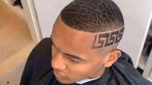 So sieht manuel akanji jetzt aus. Vor Ruckspiel Bvb Gegen Tottenham Wieder Ist Ein Friseur Bei Den Dortmund Stars Zu Besuch Bvb 09
