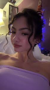 Emily Hallas's Instagram, Twitter & Facebook