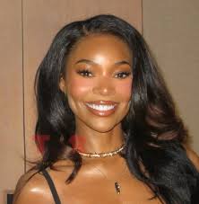 Gabrielle Union이 얼굴에 서비스 중! 😮 💨 TSRStaffBD