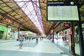 Gara de nord din valencia este o bijuterie modernista a orasului, construita intre 1906 si 1917 de catre arhitectul ribes demetrio. Vezi Inainte SÄƒ Pleci De AcasÄƒ DacÄƒ Intarzie Trenul Dcnews