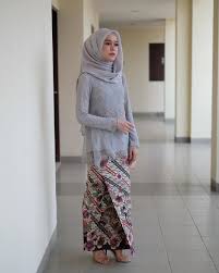 Mar 20, 2021 · tutorial hijab untuk perpisahan smp. 7 Model Kebaya Hijab Dan Kain Batik Buat Wisuda Perpisahan Sekolah Ayu Nan Menawan Semua Halaman Cewekbanget