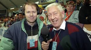 Behov for synonymer til sportskommentator for å løse et kryssord? Arne Porsum Arne Scheie Nrk Legende Pakjort Dode Pa Sykehuset