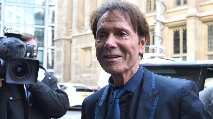 Cliff Richard: BBC report sparked conspiracy theories, lawyer says - BBC News