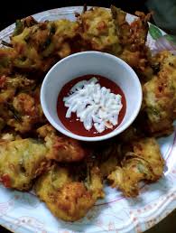 Nah kali ini kita coba membuat kue bawang dengan warna yang berbeda. Cucur Udang Maggi