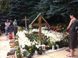 Toamna 2009 la mormantul lui arsenie boca. Minune La Mormantul PÄƒrintelui Arsenie Boca Video Stiri De Cluj