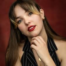 Eliza Beth's Instagram, Twitter & Facebook