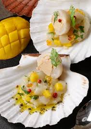 Rires, sourires, solidarité, joie, plaisir et fantaisie les convives, mis à l'honneur le temps d'un soir, sont repartis ravis. Decouvrez Le Menu Special Reveillon De La Saint Sylvestre Le Baligan Restaurant A Cabourg