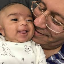 پورے صفحے کی سالگرہ... ویسے اخبار کا پورا صفحہ کتنے میں چھپتا ہے کوئی  اخباری نمائندہ روشنی ڈالے...