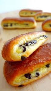 Brioches Suisse A La Creme Patissiere Et Aux Pepites De Chocolat Patissiere Brioche Dessert Fraise