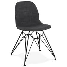 Craquez sur le style classique revisité de cette magnifique chaise capitonnée gris anthracite arina ! Apportez Une Touche Industrielle Avec Cette Chaise En Tissu Gris Fonce