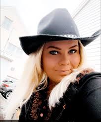 I kveld opptrer jeg på fjordhotellet i Farsund, forsatt noen få billetter  igjen (må bestilles på forhånd) Det kommer garantert til å bli en bra kveld  med countrymusikk 🎶 ❤️ håper vi