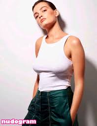 Emma Mackey  Sex Education Flaunt magazine shoot  emmatmackey Гола  изтичане OnlyFans снимка 17 - Nudogram v2.1