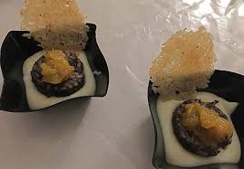 Revuelto de morcilla de burgos. Morcilla De Burgos Con Chutney De Peras Y Crujiente De Queso Manchego Sobre Parmentier De Papa Cocinar Para Cuatro