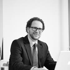 De kans op hittegolven en tropische dagen is namelijk groot, maar we krijgen ook periodes met buien en koeler weer. Dr M Oliver Zomer Sabbatical M Oliver Zomer Xing