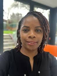 Karen Geddes's Instagram, Twitter & Facebook