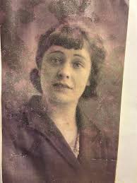 Could someone take a good quality portrait photo of my grandmother?