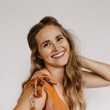 Gabrielle Mclaughlin's Instagram, Twitter & Facebook