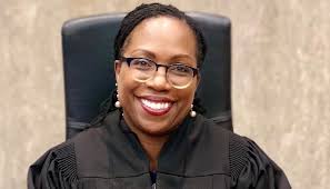 Historisk: USA har fått sin første svarte kvinne som høyesterettsdommer