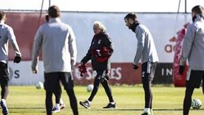 Benfica As Apostas Para O Jogo Com O Fc Porto E Os Jogadores Com Guia De Marcha Benfica Jornal Record