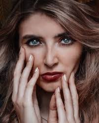 Amie Gill's Instagram, Twitter & Facebook