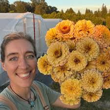 Today I'm happy to introduce you to Jennifer Duensing, of Illinois Country  Harvest. Jennifer is part of our online workshop alumni from 2019. Jennifer  bought a piece of her families farm in