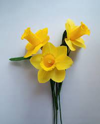 Yellow Crepe Paper Daffodils Narzissen Osterglocken Handmade By Ameli Cheng Amelislovelycreatio Handmade Flowers Paper Paper Flowers Diy Paper Flowers Craft