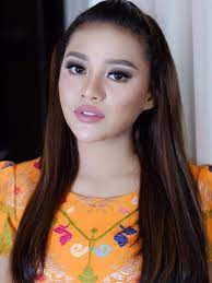 Aurel hermansyah kerap tampil cantik dengan riasan makeup yang selalu on point di wajahnya. Unggah Foto Tanpa Makeup Ini Wajah Asli Aurel Hermansyah Showbiz Liputan6 Com