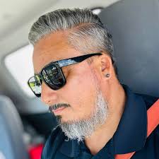 El presidente Nayib Bukele junto a la Primera Dama Gabriela de Bukele se  hacen presentes para la rendición de cuentas. ¿Qué mensajes le dejarías al  presidente?