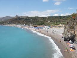 L'intero comune conta più di 7 mila abitanti e la frazione marina, è letteralmente presa d'assalto in estate, vantando un turismo estivo molto importante. Spiaggia Lentiscelle Marina Di Camerota Eu Hotel Residence Casa Vacanze B B Villaggi