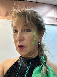 Hello I'm new here, I'm here to meet new friends I hope I'm welcomed my  beautiful friends.