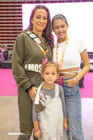 A 17 éves gyönyörű lány eleinte ódzkodott a modellvilágtól, ám végül egy ruhamárka megkeresésére igent mondott, s azóta is egyre több felkérést. Oriasi Sztarparade Volt A 2020 As Oszi Fitbalance Arenan Galeria Femcafe