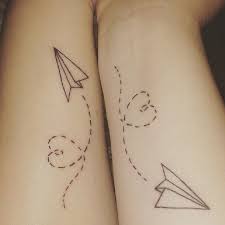 25 Fine Ideas For Sisters Who Love Tattoos En 2020 Tatuajes De Hermanas Mejores Amigos A Distancia Disenos De Tatuaje Para Parejas
