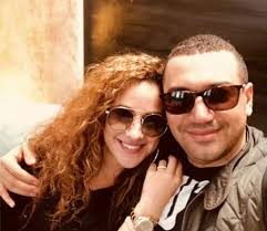 اقتصر الحفل على عدد محدود من الضيوف، تفاديا لخطر الإصابة بفيروس كورونا المستجد، ومراعاة لقواعد التباعد الاجتماعي. Ø¨Ø§Ù„ØªÙØ§ØµÙŠÙ„ Ø²ÙˆØ§Ø¬ Ø­Ù„Ø§ Ø´ÙŠØ­Ø© ÙˆÙ…Ø¹Ø² Ù…Ø³Ø¹ÙˆØ¯ Ù‚Ø±ÙŠØ¨Ø§ Ø±Ø§Ø¯ÙŠÙˆ Ù†Ø¬ÙˆÙ…Ù†Ø§