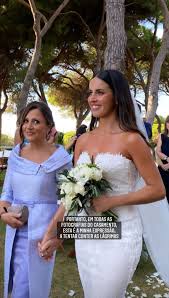 Para finalizar, catarina gouveia apelou aos seus seguidores que assinassem a petição criada por cristina ferreira para travar o cyberbullying, que pretende legislar o comportamento dos cidadãos no meio digital. Catarina Gouveia Fas Publications Facebook