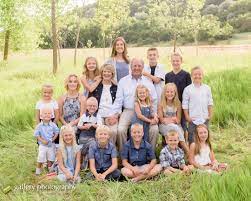 What A Fun Group Of People In This Large Family I Don T Think I Have Ever Taken A Grandkids S Large Family Photography Grandkids Photography Big Family Photos