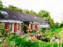 La Maison Autonome Quand Ecologie Rime Avec Liberte Maison Autonome Maison Ecolo Maison Ecologique