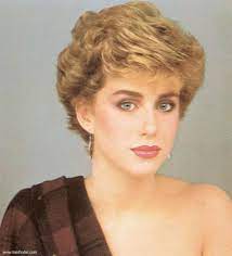 Epingle Par Pixie Cutie Tearsberry2019 Sur Coiffure 80s Coiffures Des Annees 80 Coiffure Coiffure Cheveux Mi Long