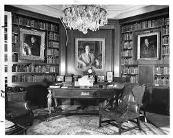 Sección de la Biblioteca Napoleónica en la residencia de Julio Lobo...