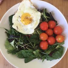 9 low calorie meal prep ideas. Low Calorie Dinner Fried Egg Cherry Tomatoes And Salad