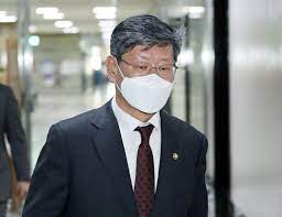 청원인은 안양 택시기사가 마스크 미착용으로 인해 승차거부를 했다는 이유로 택시기사님이 기절할 때까지 얼굴을 때리고 깨어나면 때리고를 반복한. í­í–‰ ì´í‹€ë'¤ íƒì‹œê¸°ì‚¬ ì°¾ì•„ì˜¨ ì´ìš©êµ¬ ëˆì£¼ë©° í•©ì˜ì œì•ˆ ì¡°ì„ ì¼ë³´